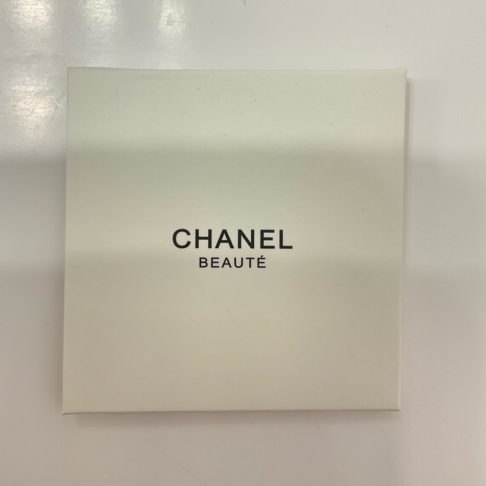 NIB Chanel Beauty gold phone ring holder - Picture 5 of 5